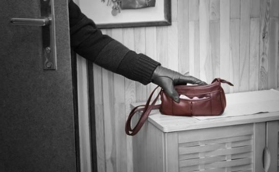 Dosar penal la bătrânețe. Un bărbat de 80 de ani, acuzat de furtul unui portofel din Spital