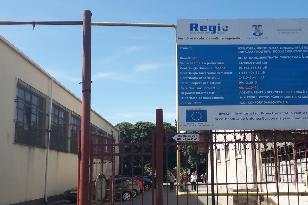 Aproximativ 80.000 de dâmbovițeni au votat, la jumătatea zilei de alegeri europarlamentare