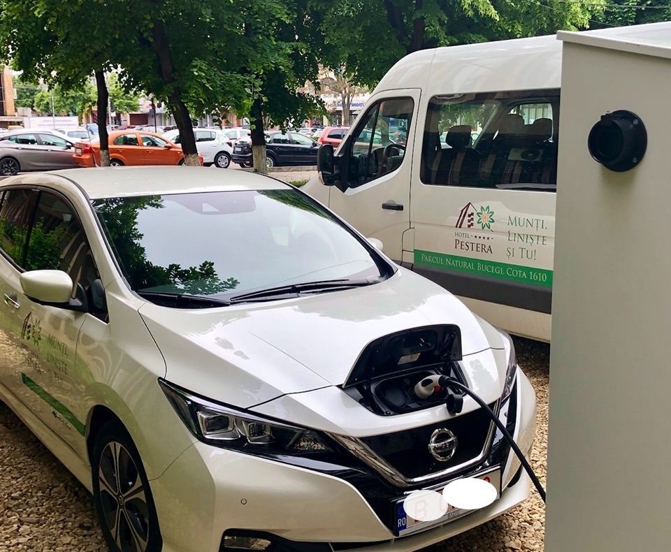 Până se mișcă statul, mediul privat a înființat prima stație de încărcare auto electrică, la Târgoviște