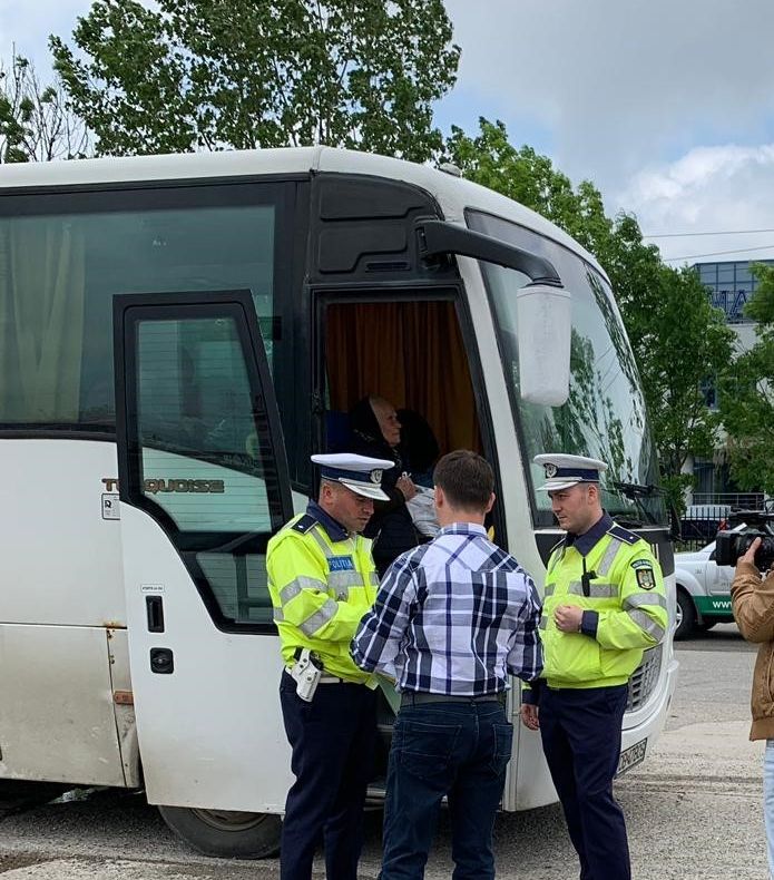 Operațiunea "Truck and Bus". Două rute  de transport ilegal de persoane descoperite de polițiști