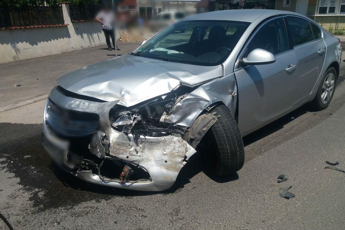 Târgoviște. Ciocnire între două mașini. Două victime, la spital