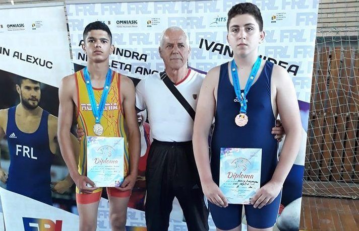 Luptătorii de la CS Târgoviște au obținut medalii de argint și bronz la Campionatul Național Individual U15