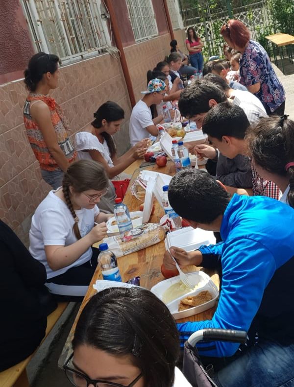 FOTO  Târgul Educațional „Handmade with love”, din partea elevilor „speciali” din Târgoviște