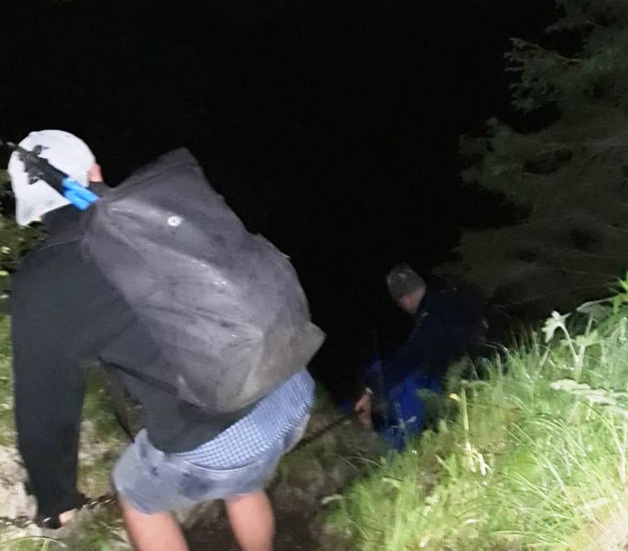 VIDEO Turiști din Lituania, aflați în mare dificultate în Munții Bucegi, salvați de jandarmi