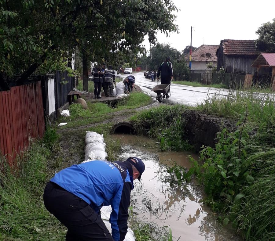 Update-Video| Inundații în Dâmbovița. Zeci de locuințe au fost afectate după ploile din 4 iunie