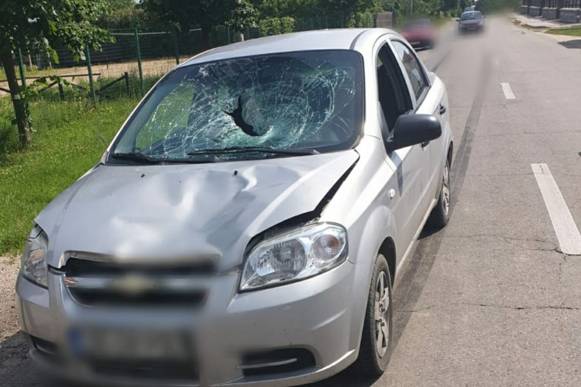 Pieton rănit grav, după ce a fost lovit de o mașină, la Găești