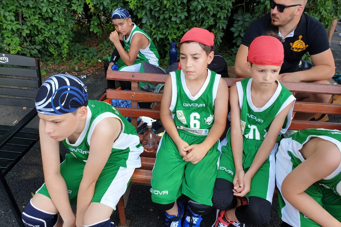 Restricții de circulație la Pucioasa, după ce un stâlp de elctricitate a fost lovit de o mașină