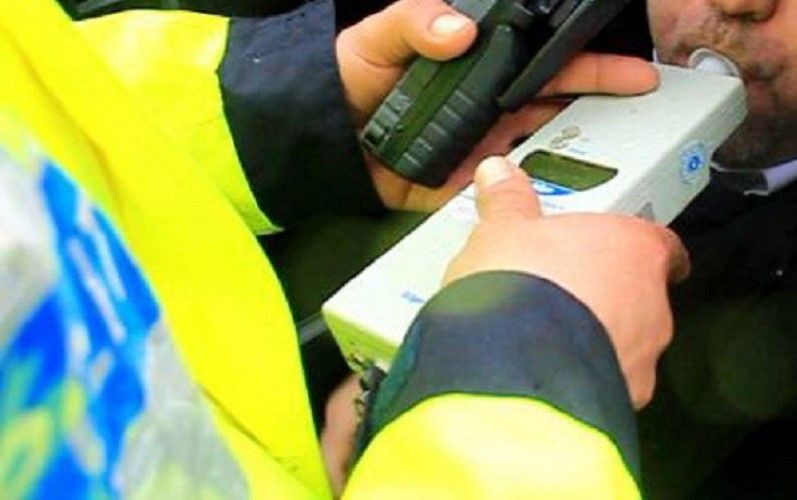 Femeie lovită de o mașină , la Pietrari. Deși a fugit, șoferul, băut bine, a fost prins de polițiști