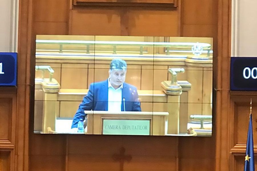 Primarul din Braniştea, Marian Ţachianu, a preluat mandatul de deputat vacant după plecarea Rovanei Plumb la Bruxelles