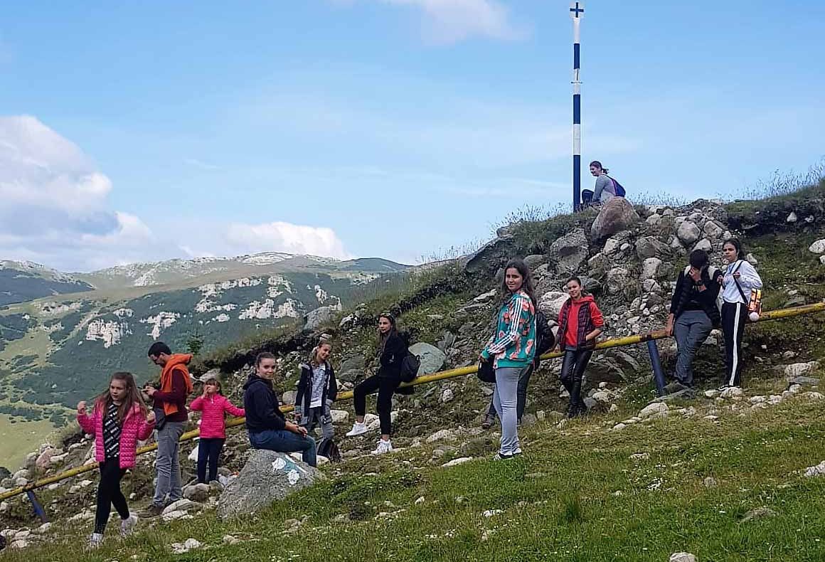 15 elevi buni la carte, plimbați într-o tabără organizată de Arhiepiscopia Târgoviște