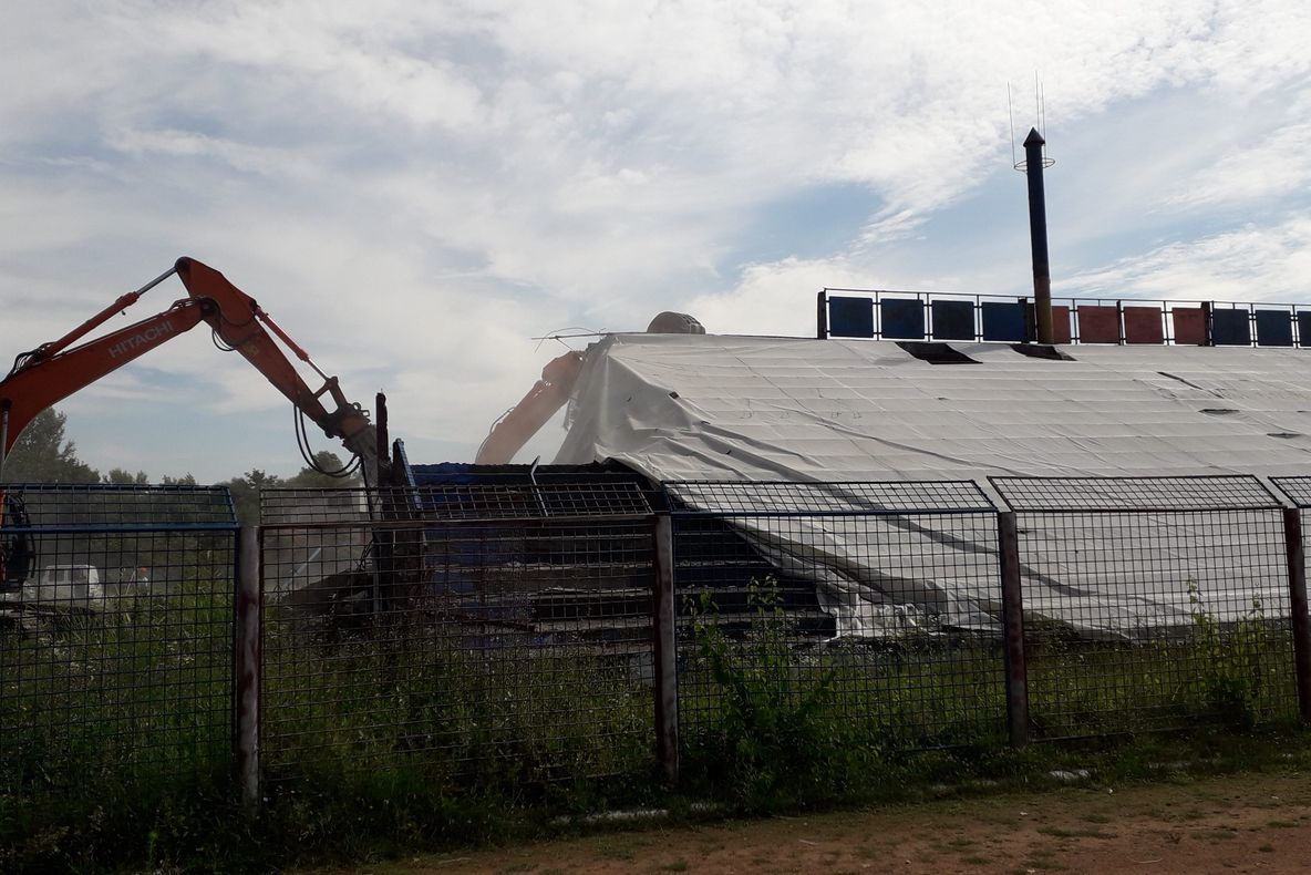 Foto-Video| A început demolarea stadionului "Eugen Popescu" din Târgoviște