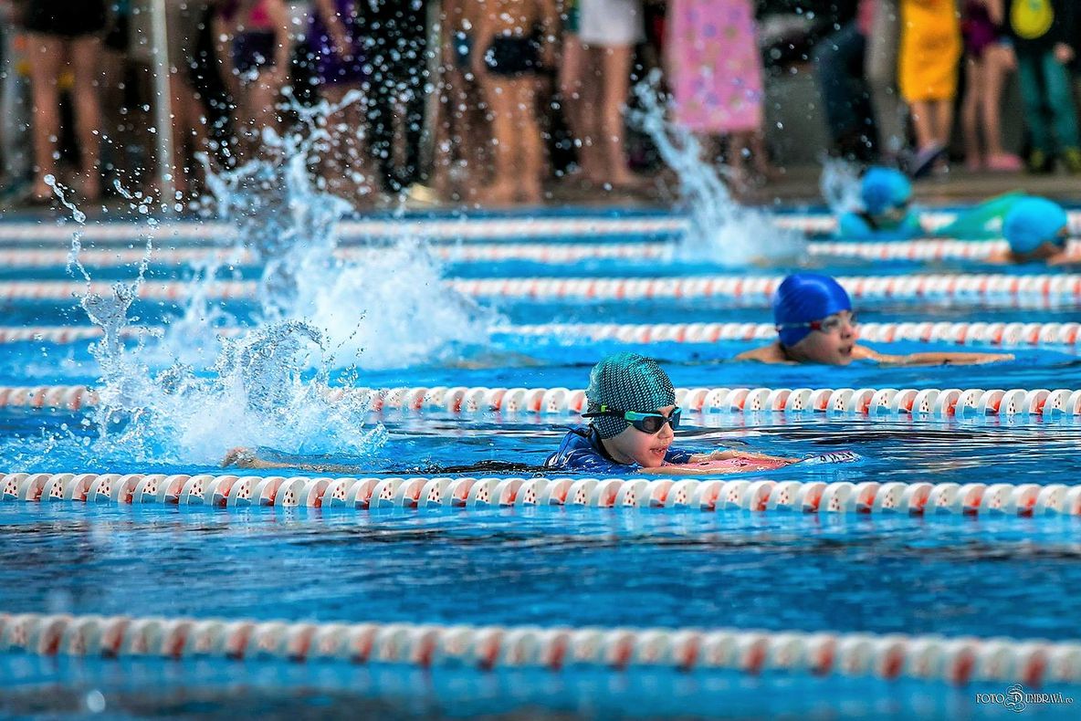 Elevii din Târgoviște vor putea face orele de educație fizică la Complexul Turistic de Natație