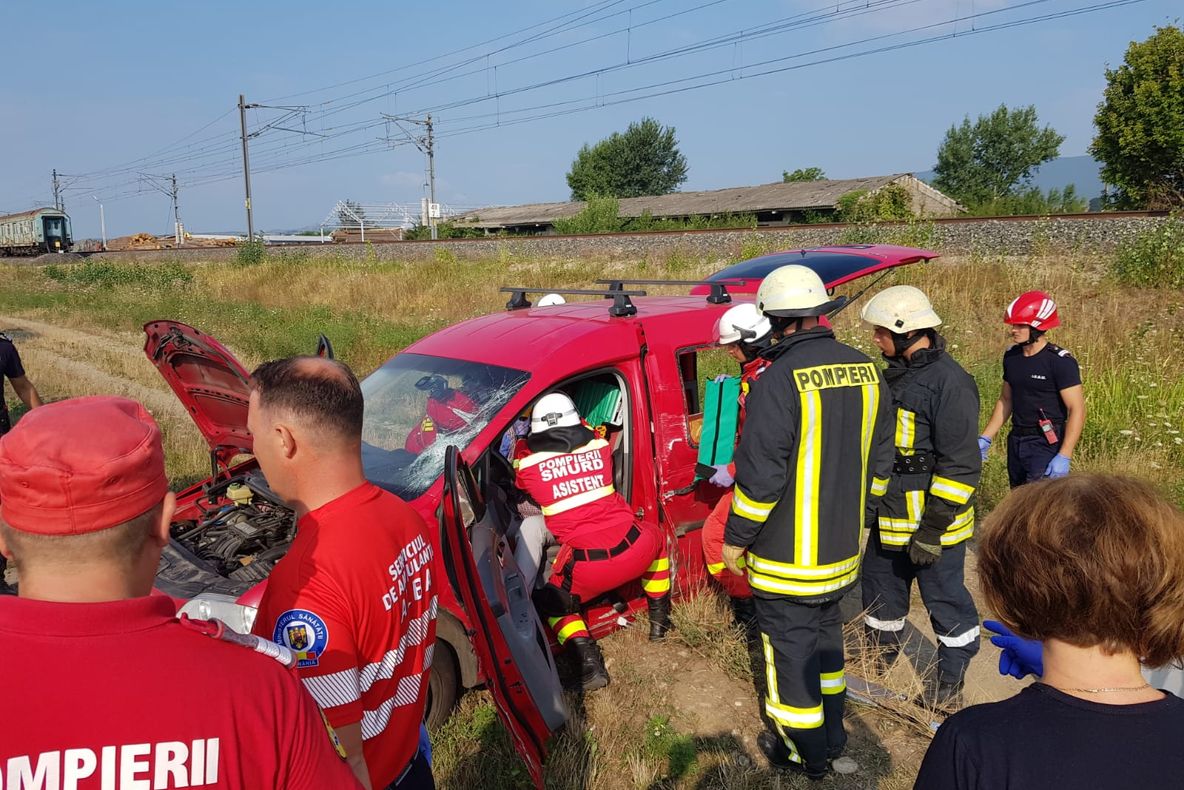 FOTO| Bărbat decedat după ce un tractor s-a răsturnat peste el, la Pietrari