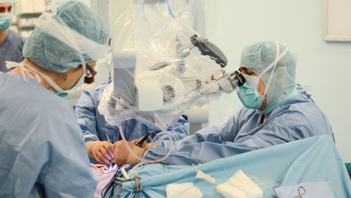 Bărbat din Târgoviște, operat de o tumoră invazivă la un spital din Oradea