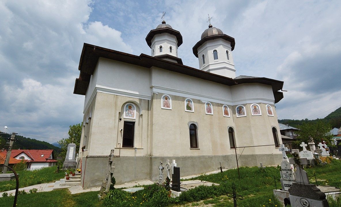 Licitație pentru pictura unei biserici din Parohia Pucioasa