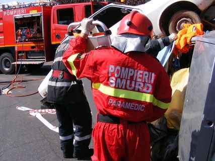 Echipajul SMURD intervine la un accident cu două victime, în Moreni