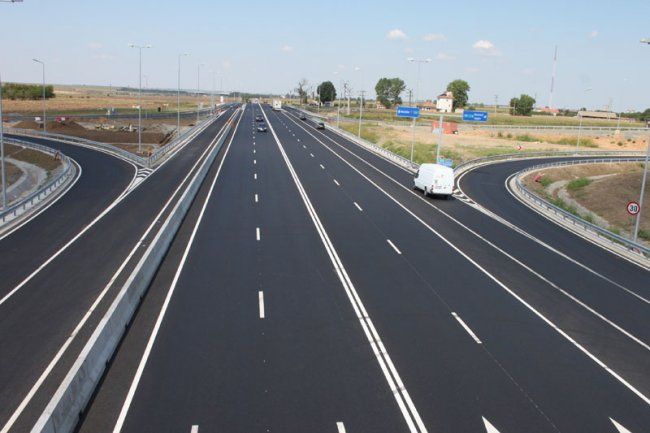 Avertizare Infotrafic: nu opriţi nejustificat pe banda de urgenţă a autostrăzilor