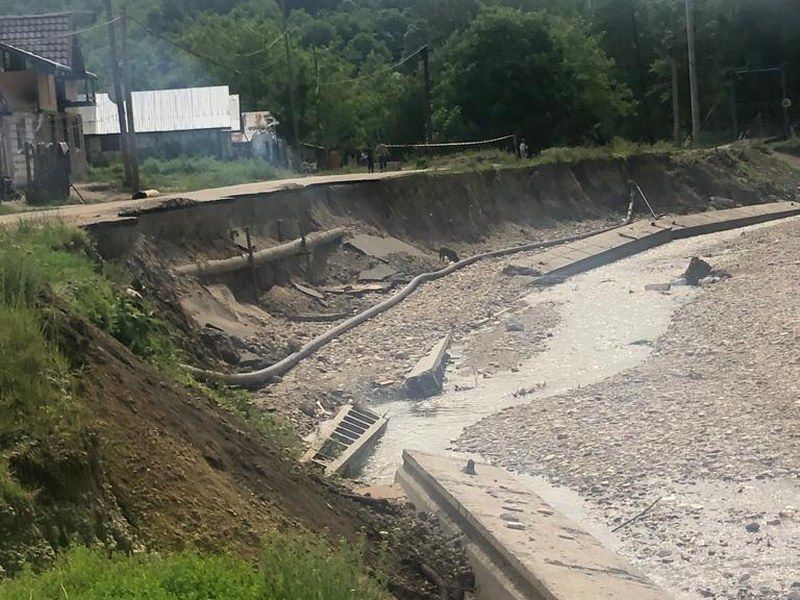 Promisiuni de ajutor, de la Apele Române, pentru refacerea structurilor afectate de inundații, în Dâmbovița