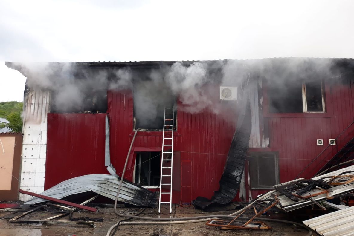 Un incendiu produs pe A1, sensul Bucureşti-Piteşti, a îngreunat circulația