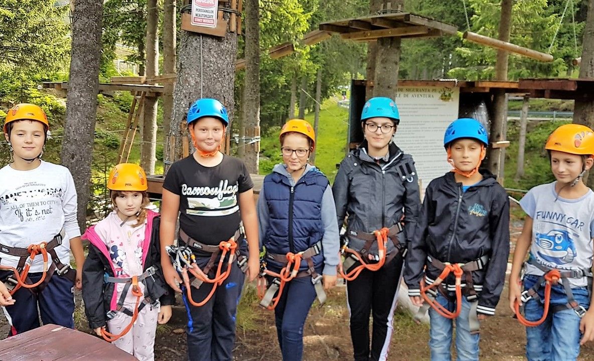 Tabără de vară la Mănăstirea Peștera, pentru 30 de tineri