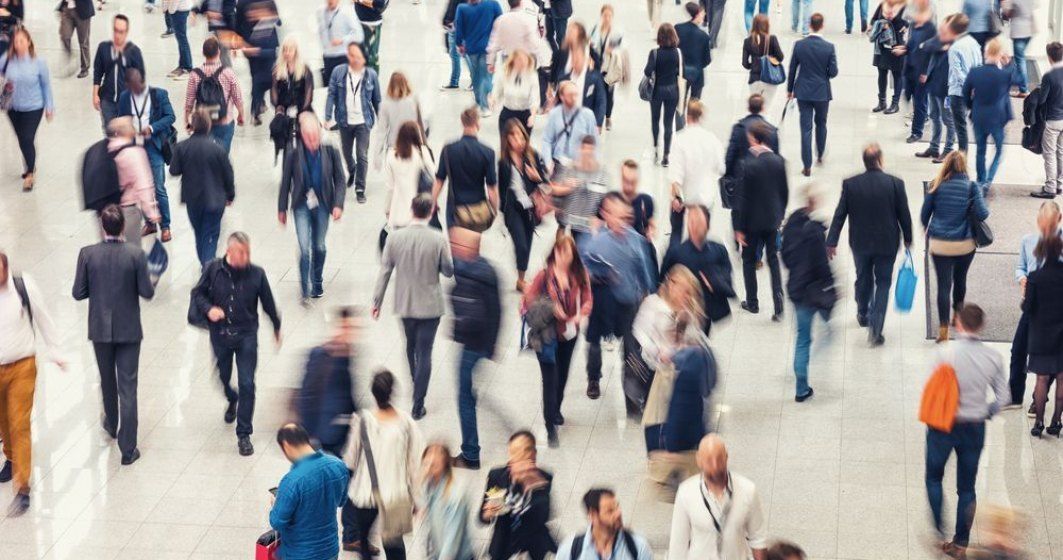 Angajați mai mulți, câștiguri salariale mai mici, în Dâmbovița, în luna mai