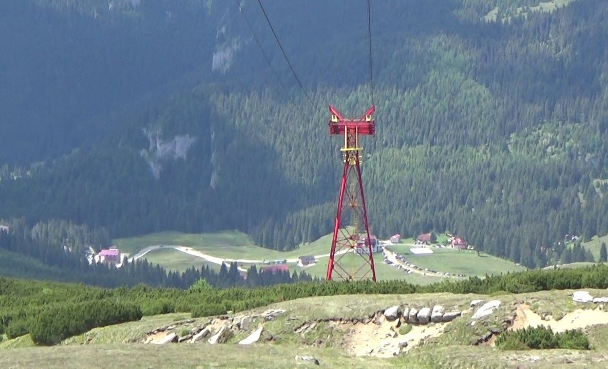 Turistă salvată de jandarmi, după ce s-a rătăcit în zona Peștera-Babele