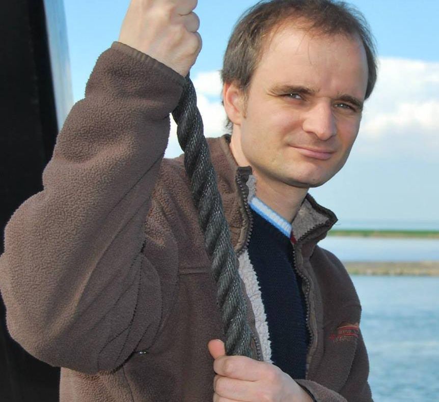 Un fost tânăr instituționalizat a demarat un proiect de suflet pentru copiii aflați în nevoie din Bilciurești