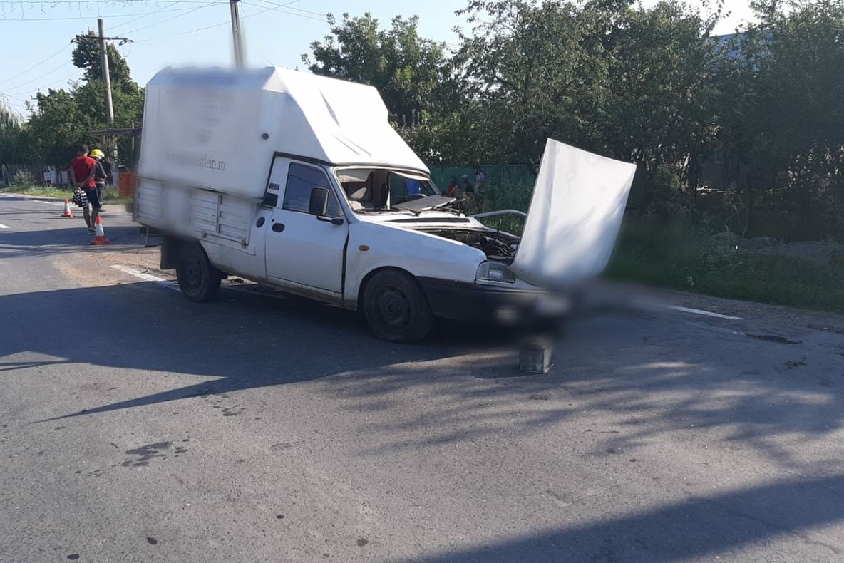 Accident pe Dn 1A. Două persoane au fost rănite