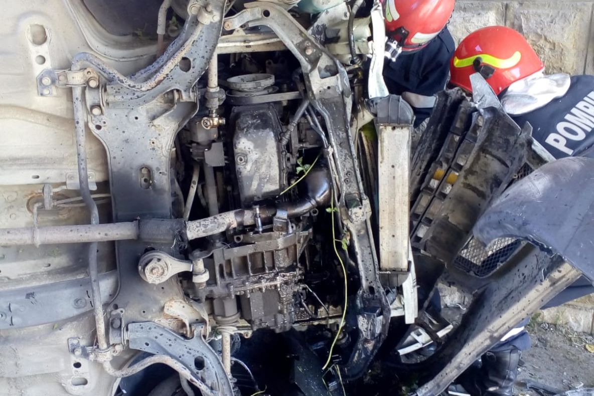 Două persoane rănite, în urma unui grav accident de circulație, la Moțăieni