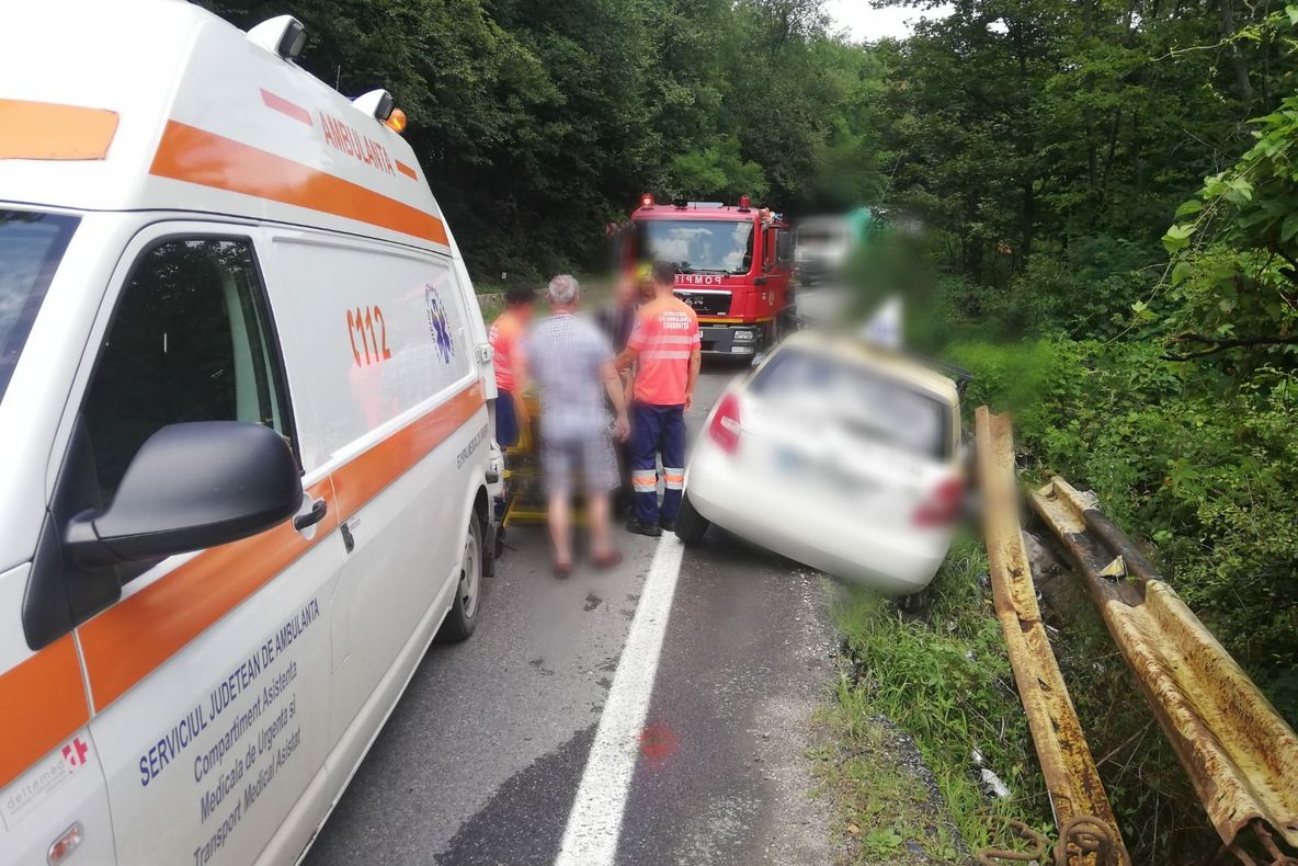 Femeie rănită, într-un accident, pe DN 72, la Mija