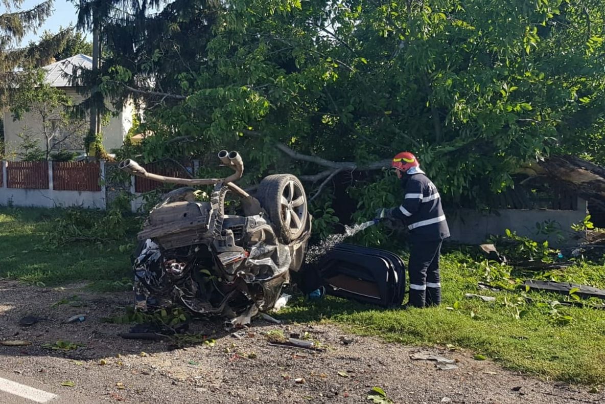 Update| Două persoane decedate într-un accident teribil, pe DN 7, la Gura Foii