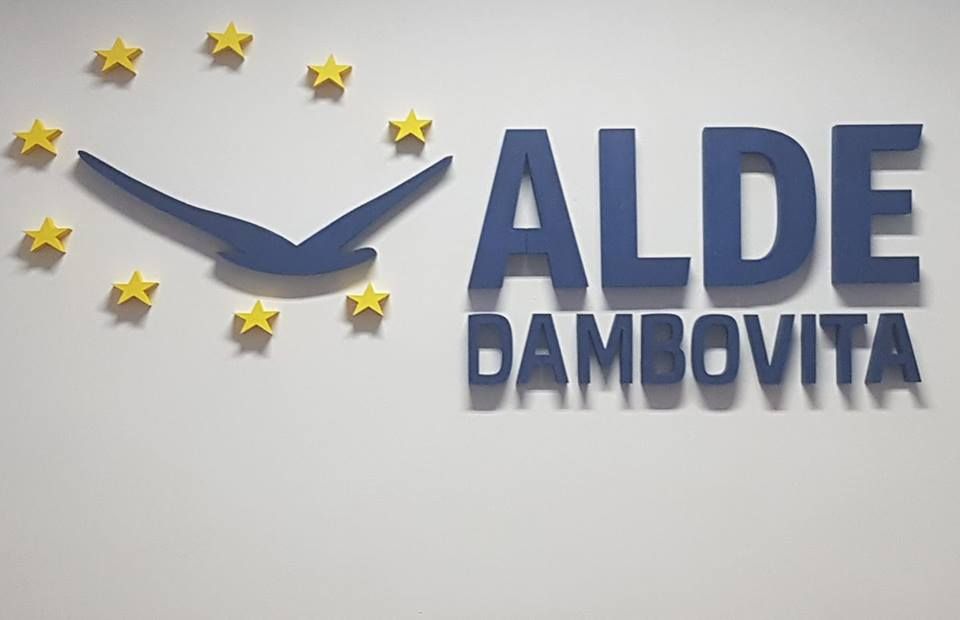 Lider ALDE, despre Meleşcanu: este ”o fantomă trădătoare, care bântuie pe holurile Parlamentului”