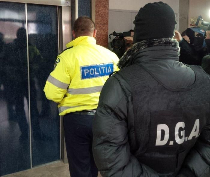 Prins în flagrant când lua mită, angajatul ISU Dâmbovița lăsat în libertate