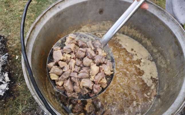 Pastramă, bulz și must, la “Răvăşitul Oilor”, Runcu, Dâmbovița