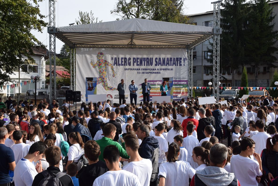 Aproape 1000 de tineri au participat la un cros ,la Pucioasa