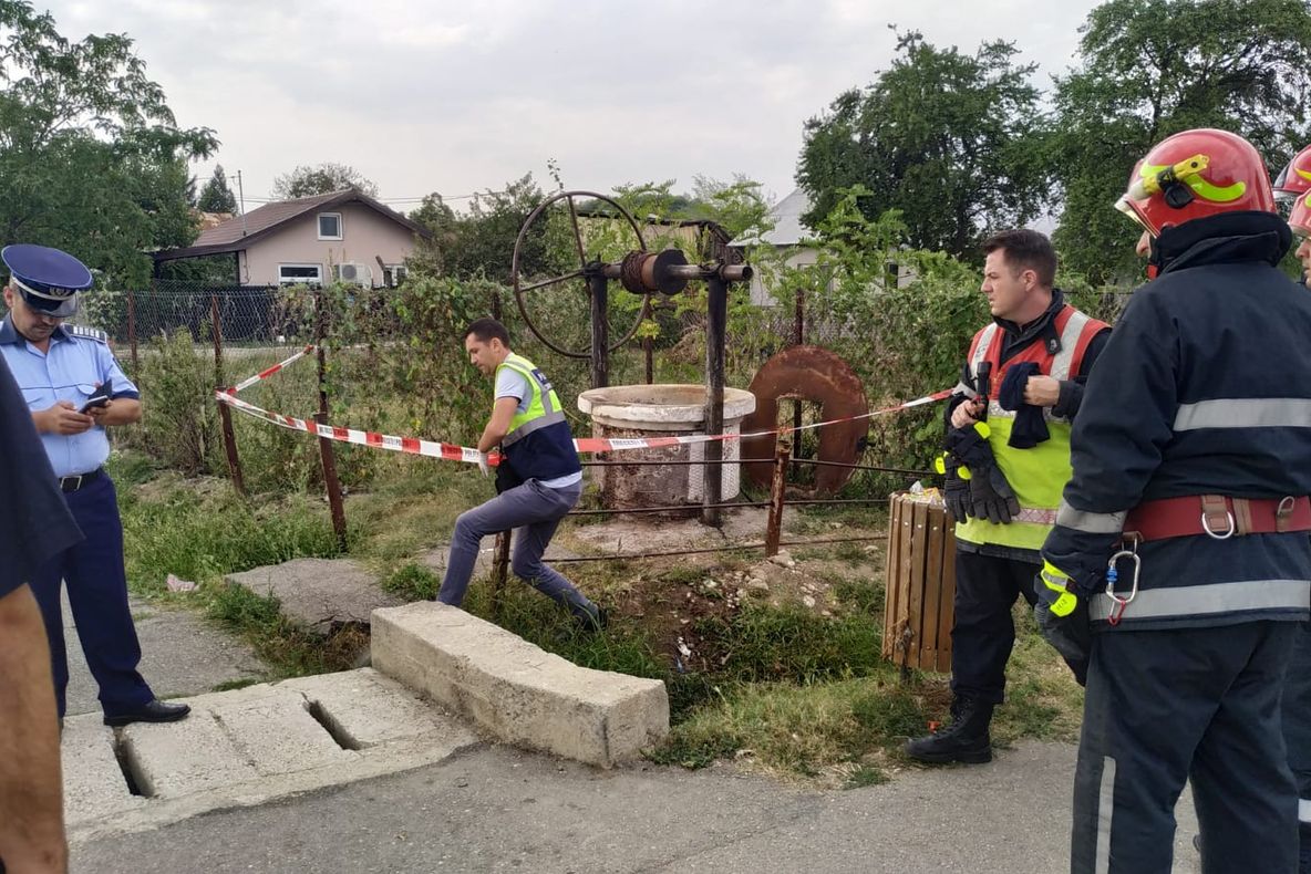 Foto-Video| Update:Doi bărbați au căzut într-un puț de 14 m, la Răzvad. Nu s-a reușit resuscitarea acestora
