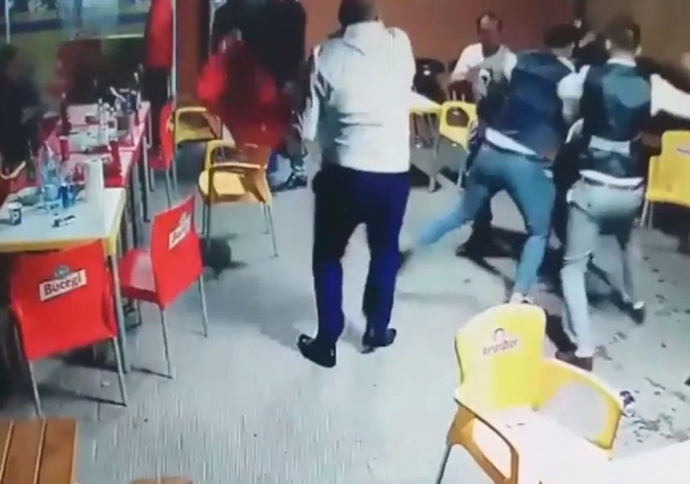 Părinții și elevii din localitatea prin care a trecut olandezul J.V, cuprinși de spaimă