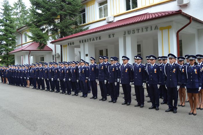 Sute de locuri disponibile la admiterea în Școlile de de Agenți de Poliție, din Câmpina și Cluj Napoca