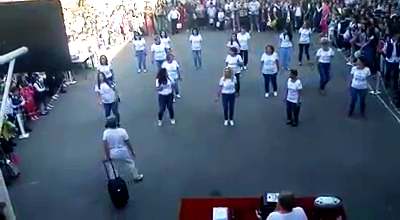 VIDEO Dans în sincron al profesoarelor de la Radu cel Mare. Reacția elevilor la început de an școlar