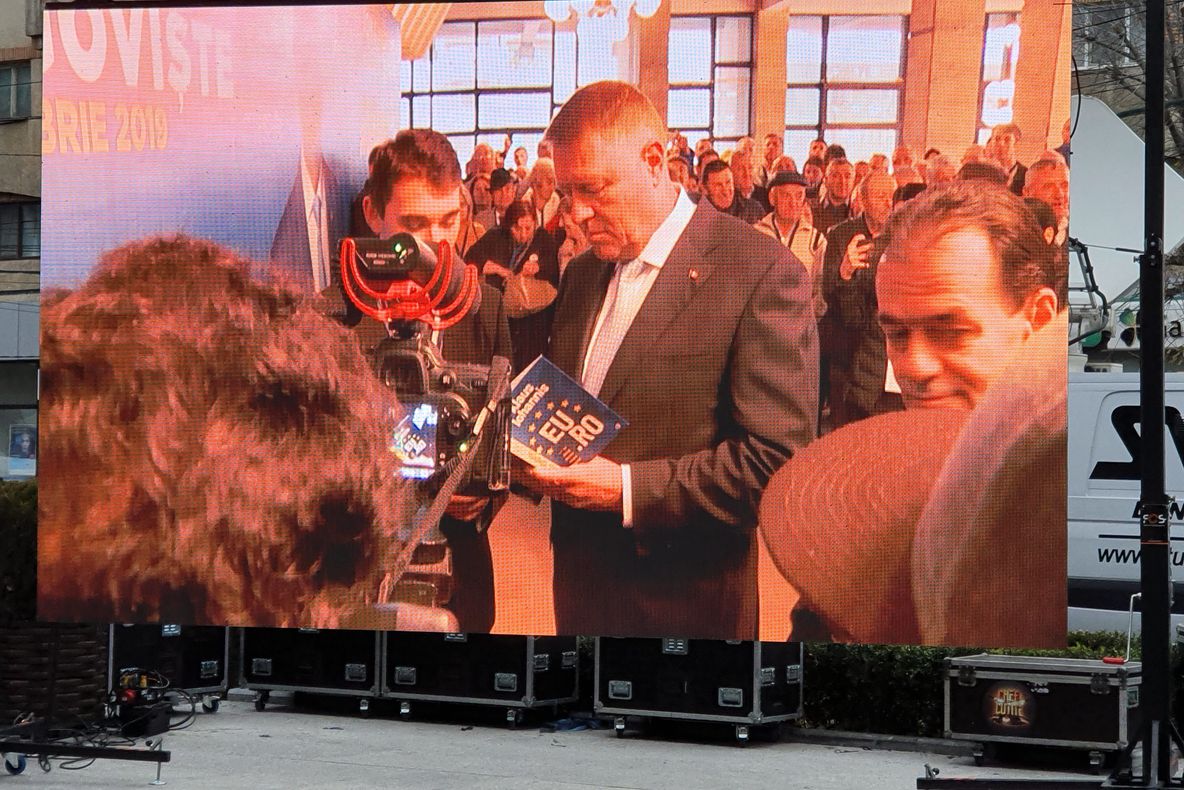 Video| Precizie germană? Klaus Iohannis a ajuns la Târgoviște mai devreme cu 30 de minute, decât era anunțat