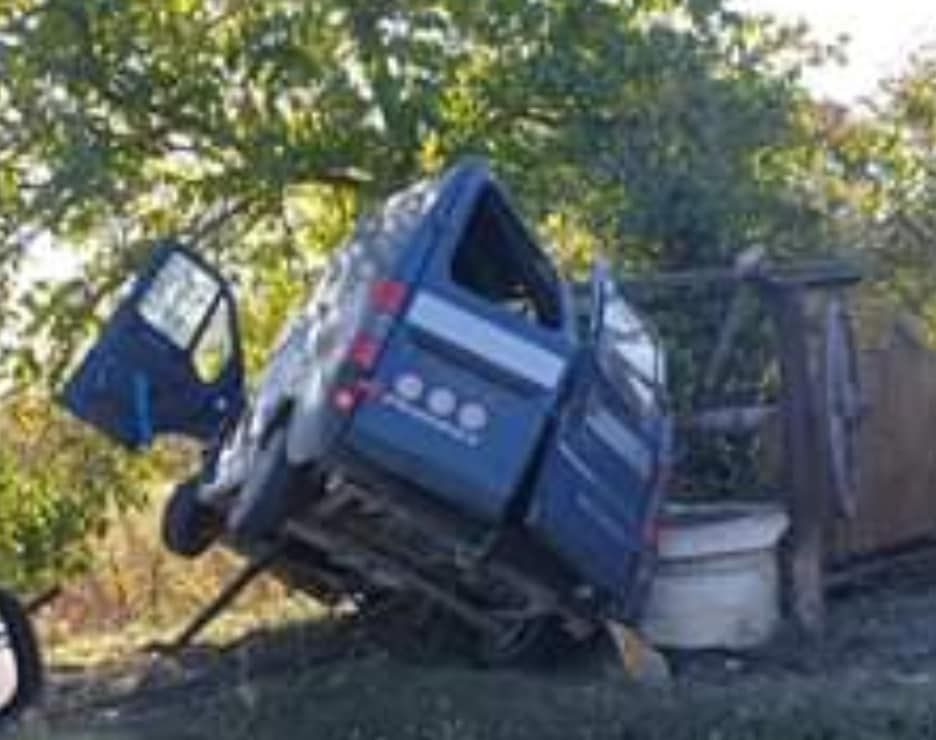 A condus beat și fără permis, a distrus o mașină și a rănit un om. Oamenii legii au decis:control judiciar