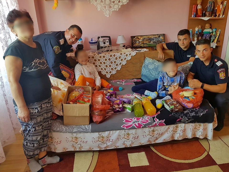 Ajutor de la pompieri, pentru o familie din Dâmbovița, după ce un anunț a fost postat pe facebook