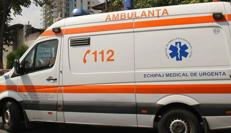 Update| Pieton de 66 de ani, accidentat de o mașină, la Brezoaele. A decedat la spital