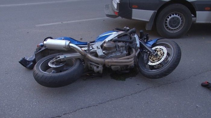 Accident în Târgoviște, între o mașină și o motocicletă