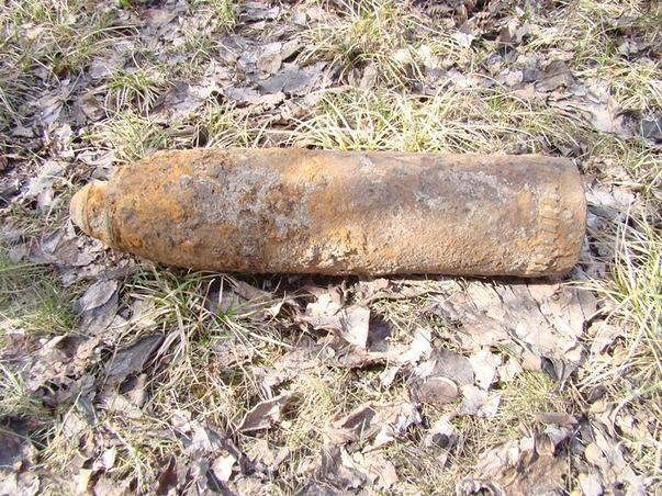 Alertă la Cornești, după descoperirea unui proiectil, de către un localnic