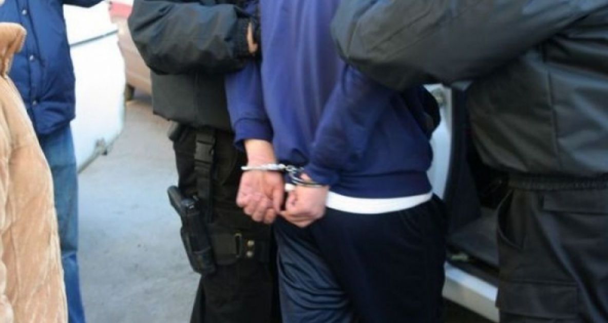 Hoțul care smulgea bijuteriile femeilor, pe stradă, la Târgoviște, a fost reținut
