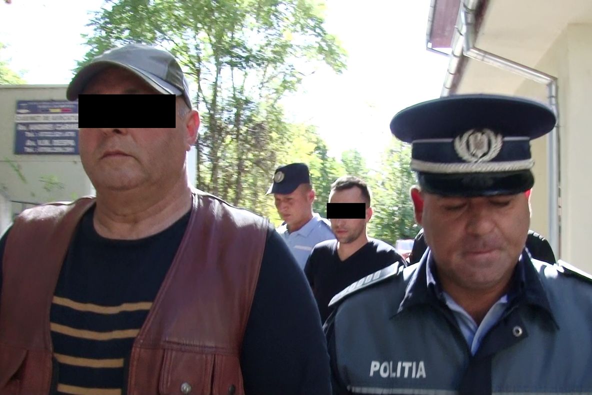 Soțul unei polițiste din Dâmbovița, capul unei rețele care fura conducte petroliere