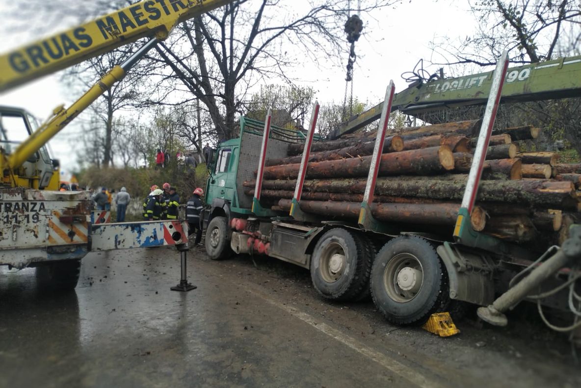 Accidentul mortal, produs vineri, la Moțăieni, îi scoate pe oameni în stradă