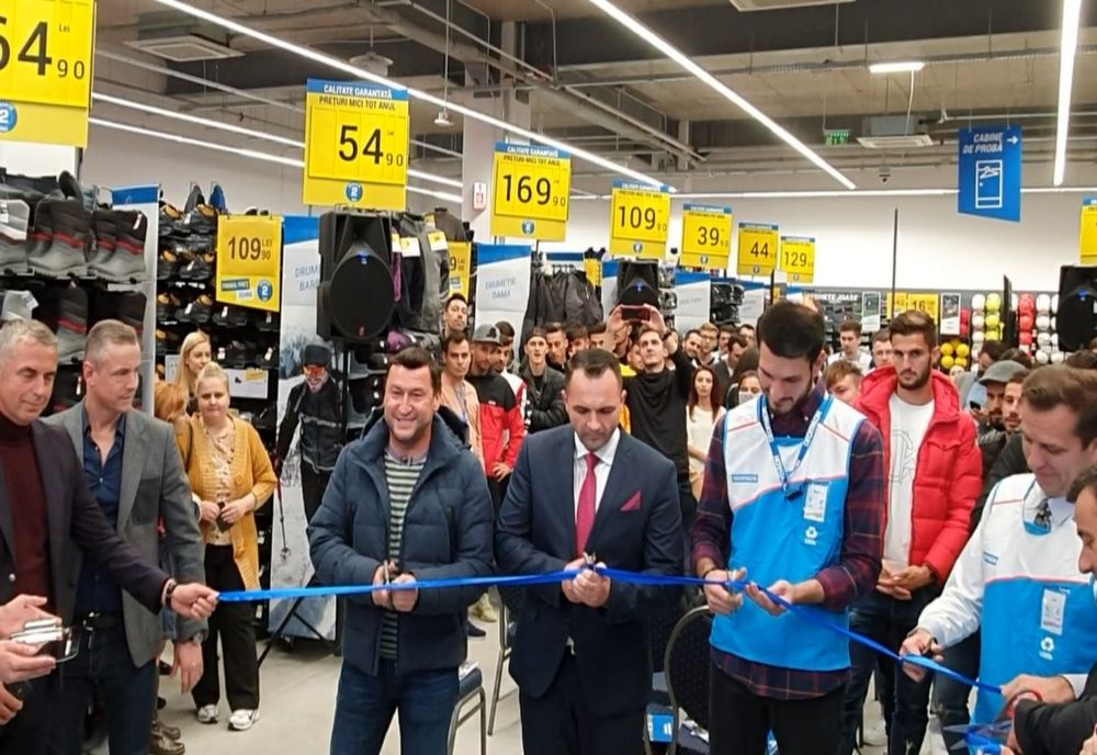 Video| Viorel Moldovan, a inaugurat, la Târgoviște, un nou magazin de articole sportive