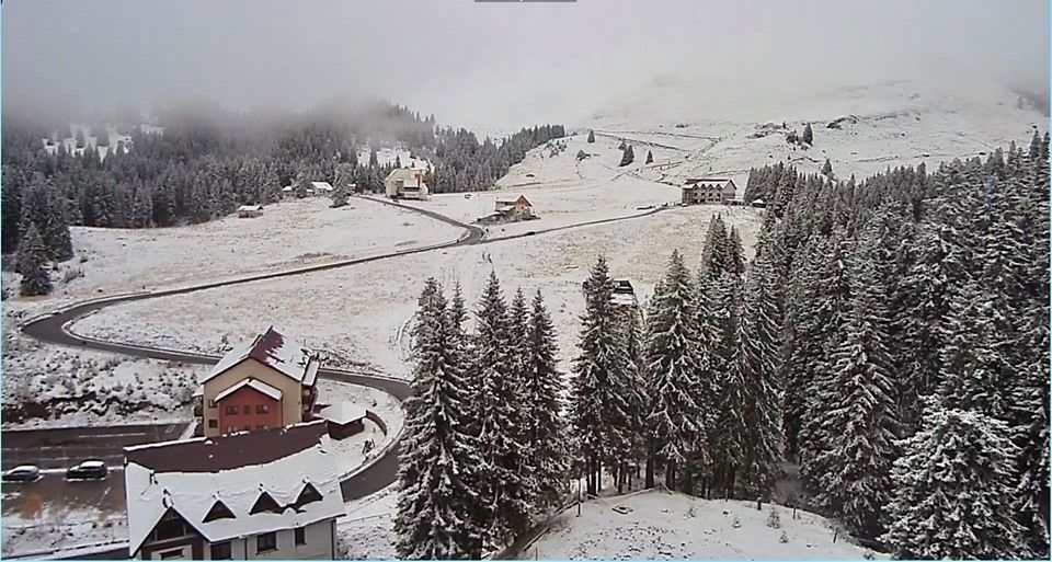 E iarnă, în zona montană dâmbovițeană. Vezi ce spun meteorologii despre zilele următoare